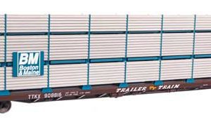 WalthersMainline 89' Flatcar w/Tri-Level Shielded Auto Rack - Ready to Run, Boston & Maine #908816, TTKX flatcar (brown)