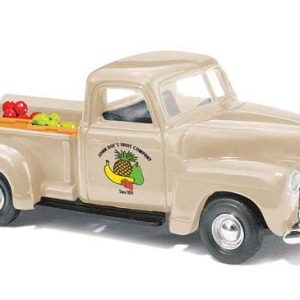 Busch Gmbh & Co Kg 1950 Chevrolet Pickup Truck w/Fruit Crate Load - Assembled, John Doe's Fruit Company (beige)