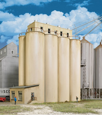 Walthers Cornerstone Modern Grain Head House w/Silos